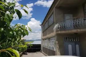 Mountain Lake Villa B&B, Sevan