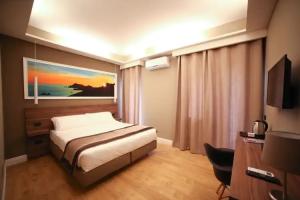 7th Floor Suite, Naples