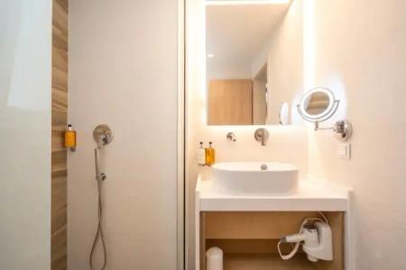 Mirablue Luxury Residences - 329