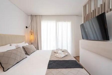 Mirablue Luxury Residences - 336