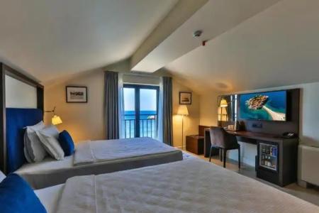 California by Aycon - 5