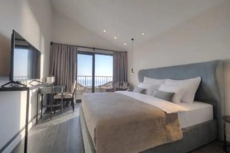 Vivid Blue Serenity Resort - 22