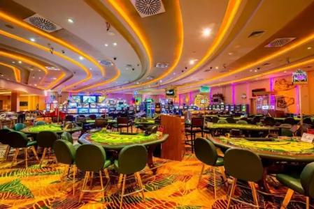 VUNI PALACE LUXURY RESORT & Beach Club & Casino - 9