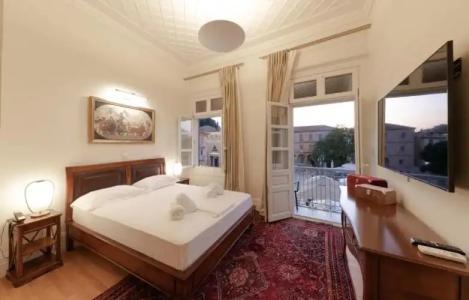 Castellano & Suites - 104