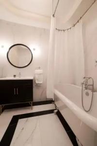 Castellano & Suites - 68