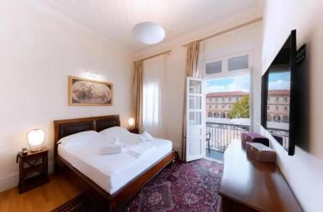 Castellano & Suites - 103