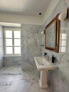 Castellano & Suites - 128