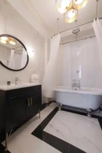 Castellano & Suites - 27