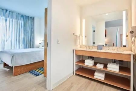 Universal Endless Summer - Dockside Inn and Suites - 26