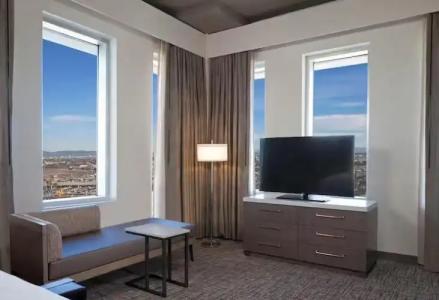 H Los Angeles, Curio Collection by Hilton - 103