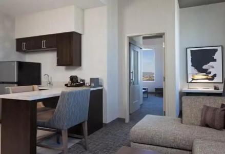 H Los Angeles, Curio Collection by Hilton - 102