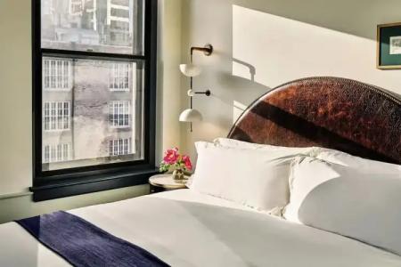 Per La, Autograph Collection - 102