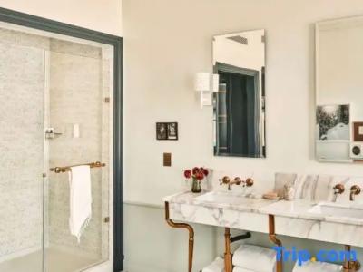 Per La, Autograph Collection - 162