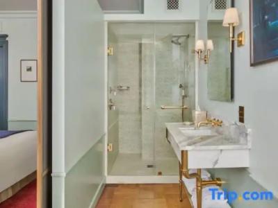 Per La, Autograph Collection - 67