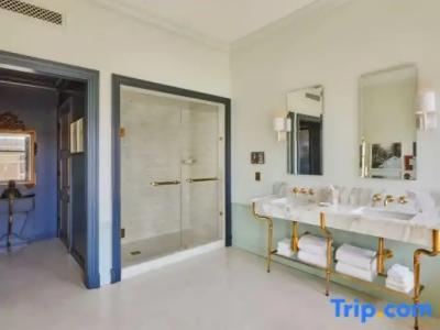 Per La, Autograph Collection - 160