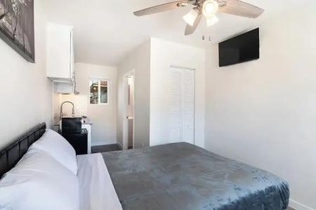 LA Royal Viking Apartments - 29