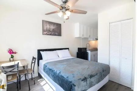 LA Royal Viking Apartments - 27