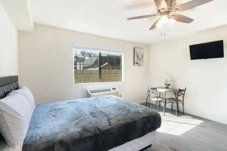 LA Royal Viking Apartments - 34