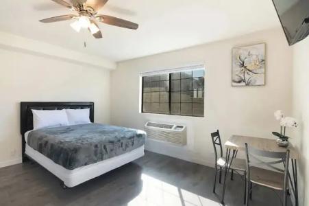 LA Royal Viking Apartments - 42