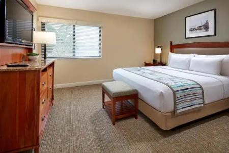 Glorietta Bay Inn - 32