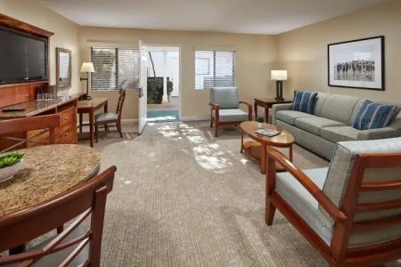 Glorietta Bay Inn - 38