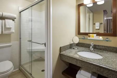 Glorietta Bay Inn - 7