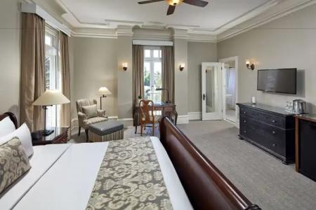 Glorietta Bay Inn - 13