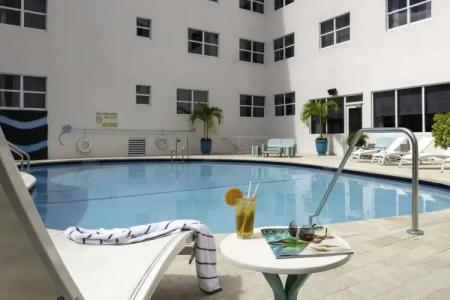 Hampton Inn Miami Beach - Mid Beach - 17
