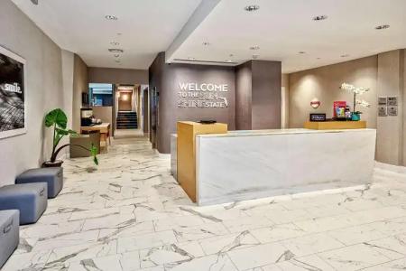 Hampton Inn Miami Beach - Mid Beach - 1