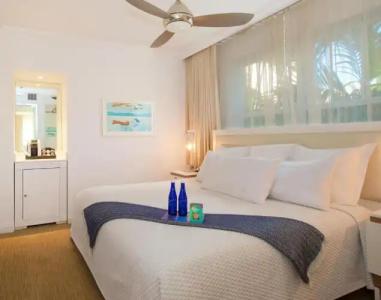 Blue Moon, Autograph Collection - 39