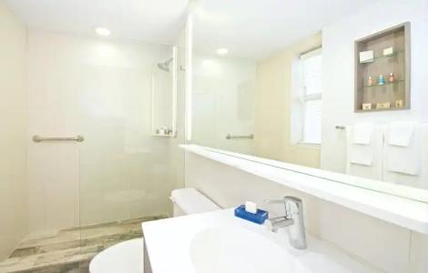 Blue Moon, Autograph Collection - 9