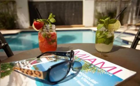 Blue Moon, Autograph Collection - 12