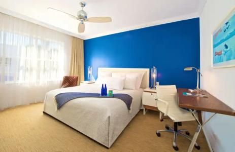 Blue Moon, Autograph Collection - 35