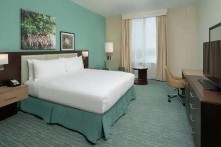 DoubleTree by Hilton Miami - 32