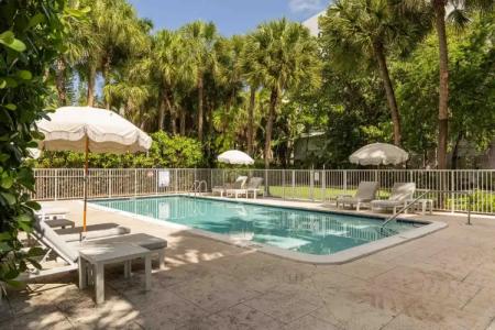 Miami River Inn - 15