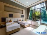 Deluxe room with pool view