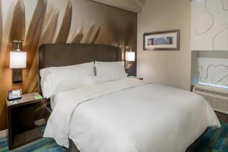 Element Dallas Downtown East - 2