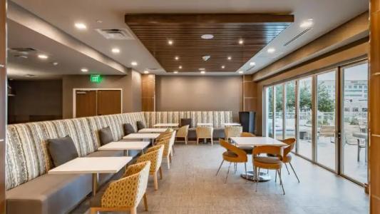 Element Dallas Downtown East - 11