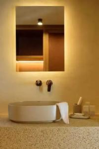 Alleys All-Suite & Spa - 36