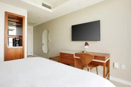 The Circ Hollywood, Sonder - 4