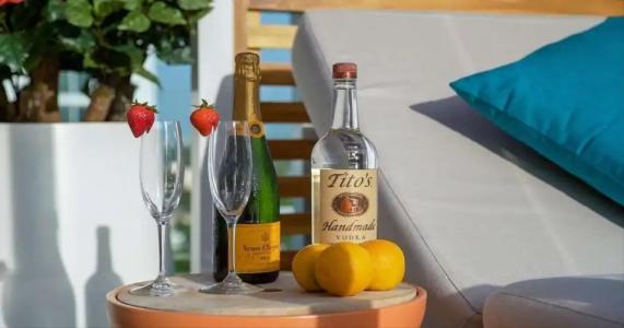 The Circ Hollywood, Sonder - 10