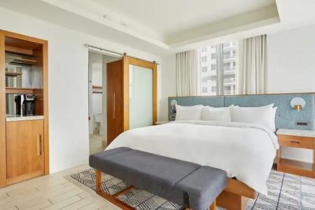 The Circ Hollywood, Sonder - 1