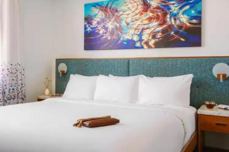 The Circ Hollywood, Sonder - 50