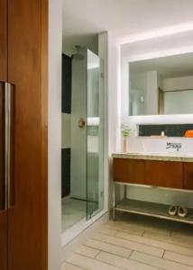 The Circ Hollywood, Sonder - 36