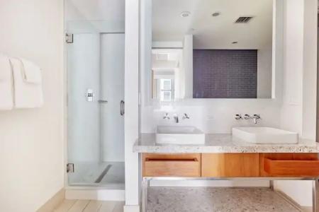 The Circ Hollywood, Sonder - 8