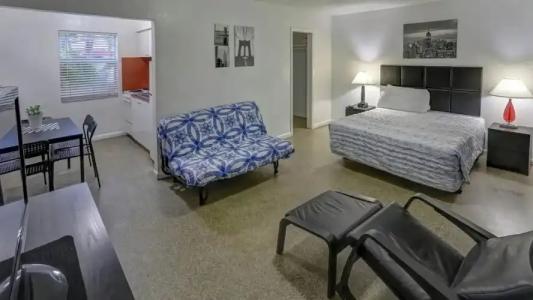 Green Seas Motel - 102