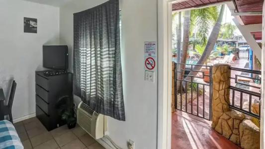 Green Seas Motel - 66