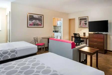 Downtown Hollywood Gardens Inn & Suites - 6