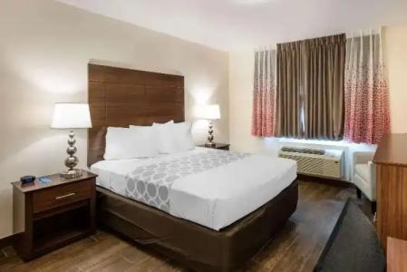 Downtown Hollywood Gardens Inn & Suites - 70