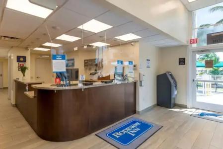 Downtown Hollywood Gardens Inn & Suites - 28